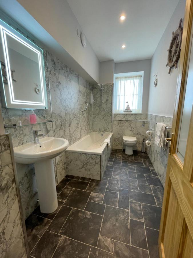 Chandlers Bnb Seahouses Bagian luar foto