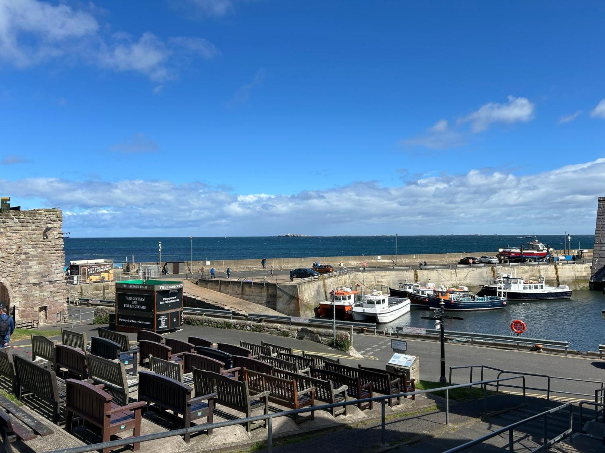 Chandlers Bnb Seahouses Bagian luar foto